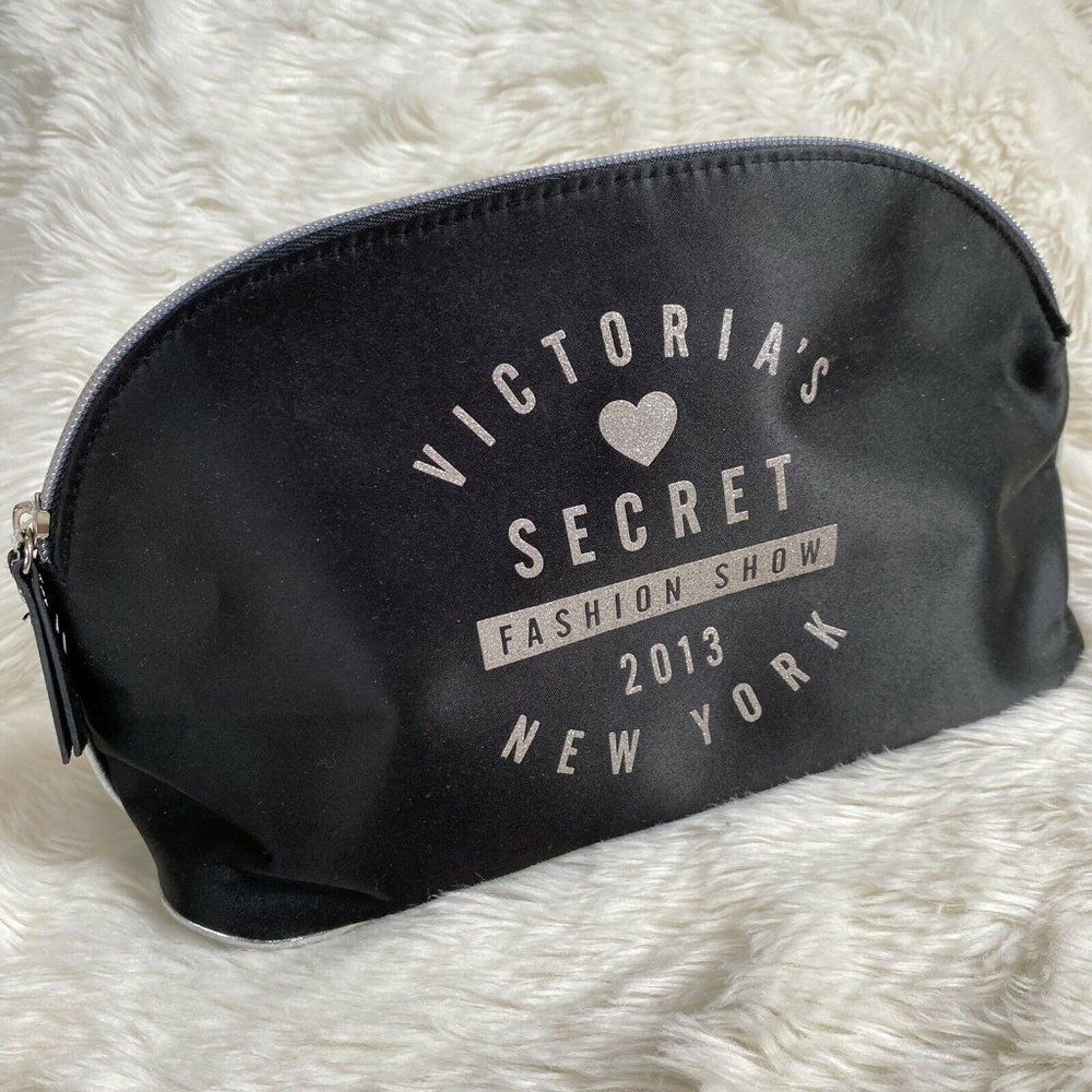Victoria's Secret Pouch Fashion Show 2013 Cosmetic Organizer Case Black Bag VS - Picture 10 of 10